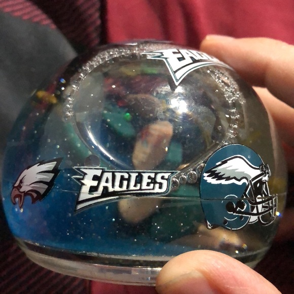 Eagles🏈Snowglobe - Picture 3 of 6